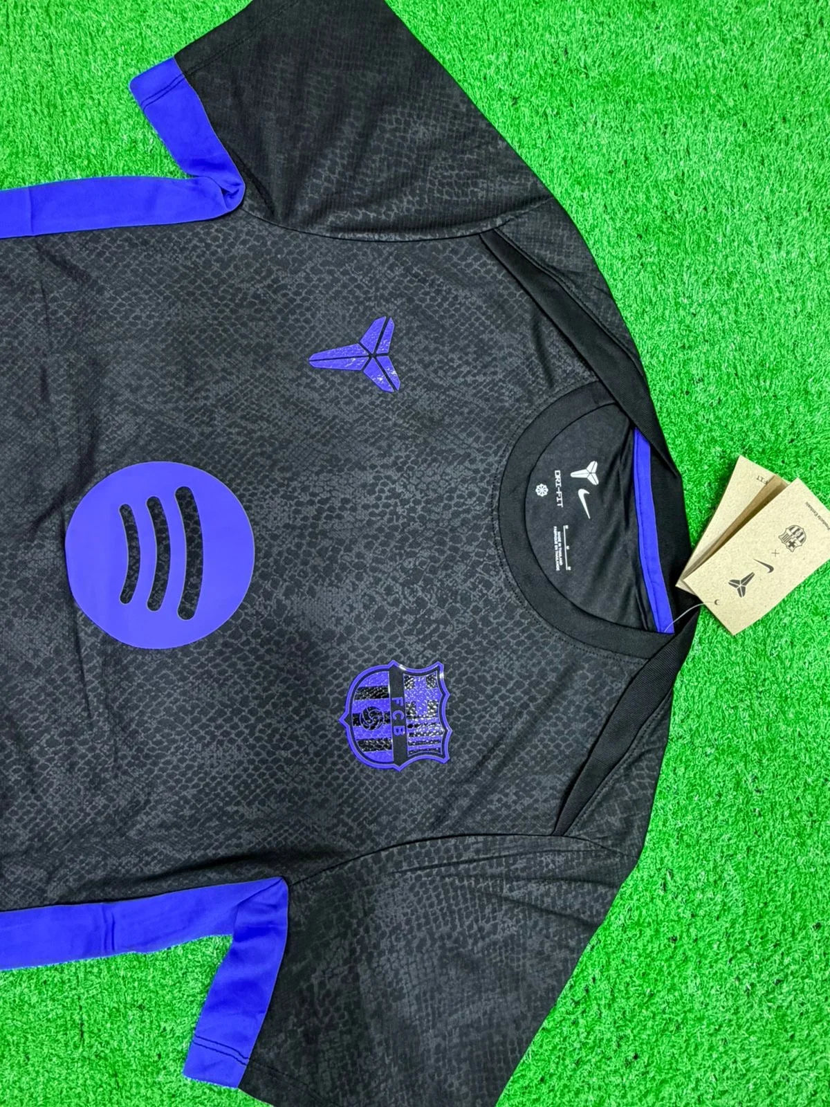 FC BARCELONA X KOBE BRYANT 25-26 PRE-MATCH AWAY (FV)