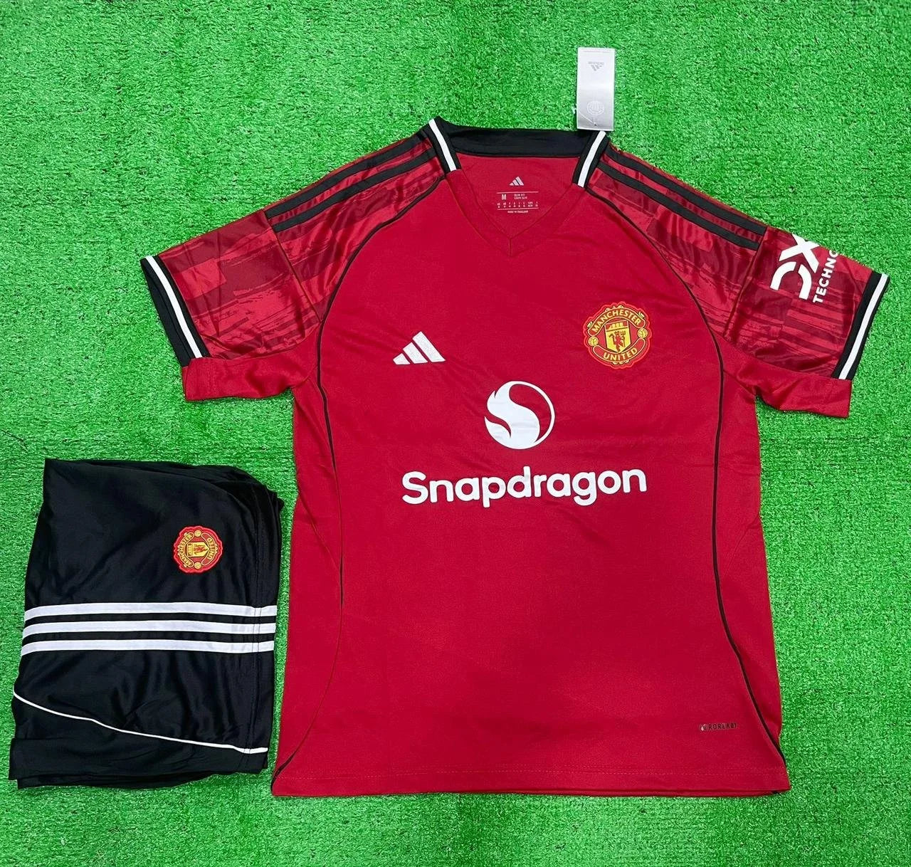 MANCHESTER UNITED 25-26 HOME KIT