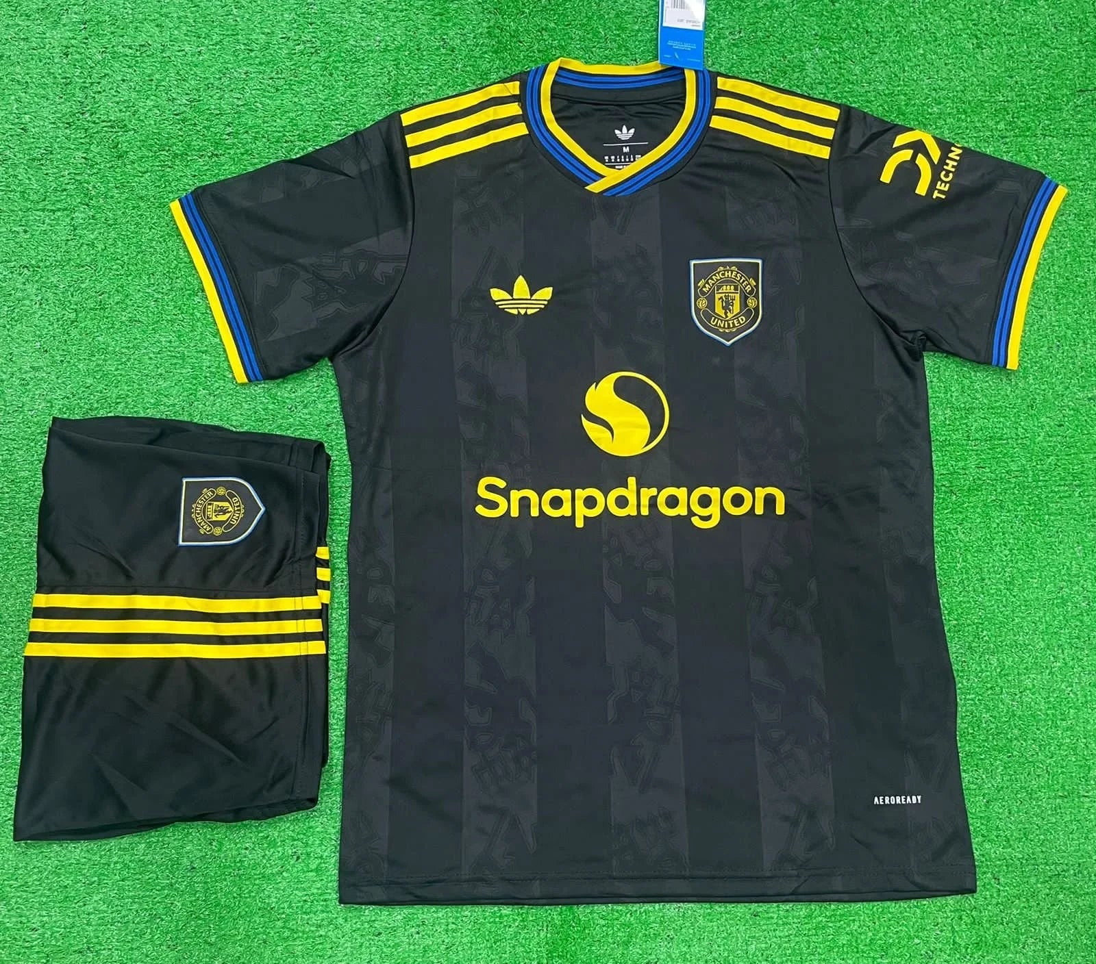 MANCHESTER UNITED 25-26 THIRD KIT