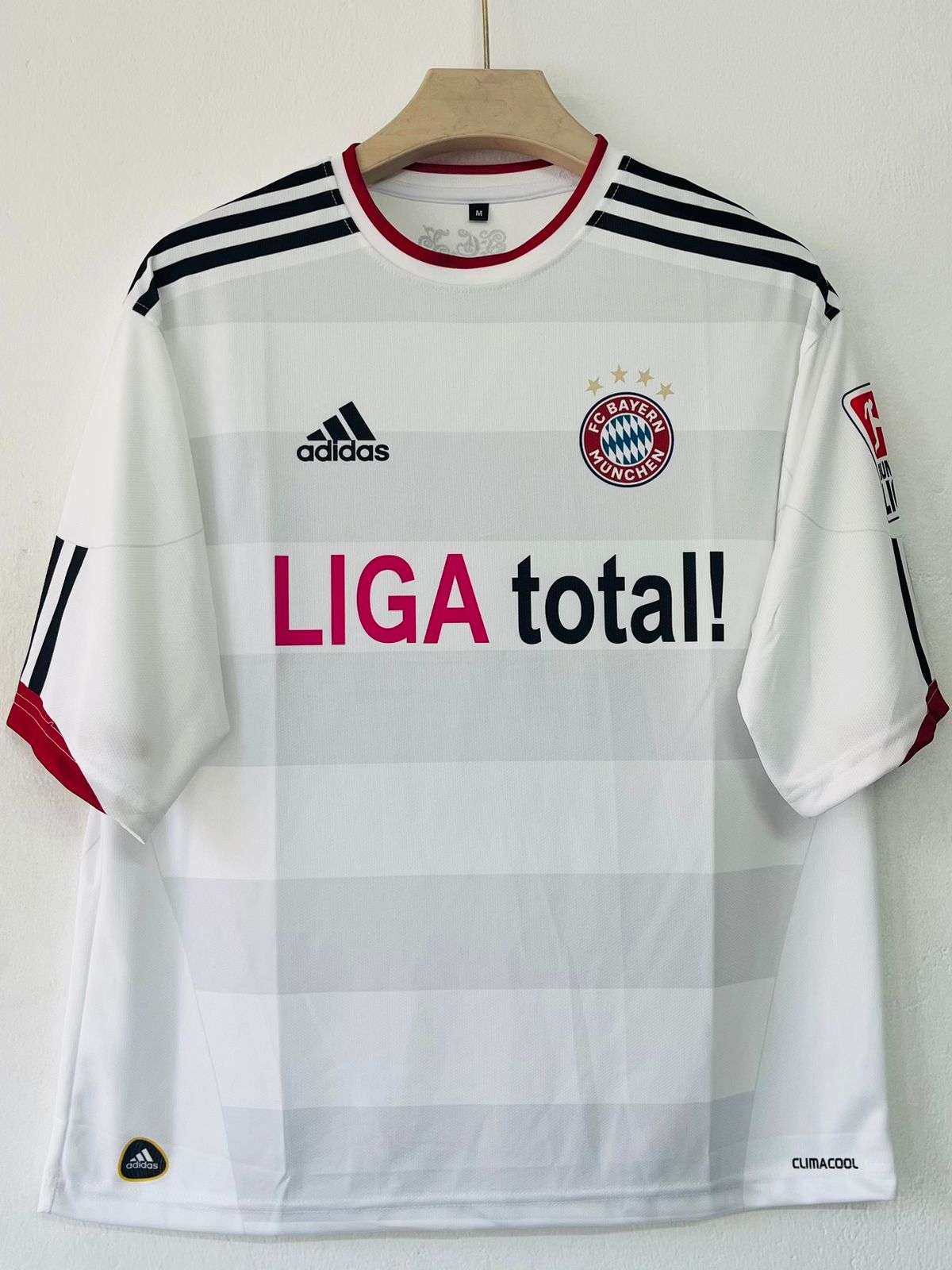 Bayern Munich 2010/2011 Five Sleeve Away Jersey Kroos