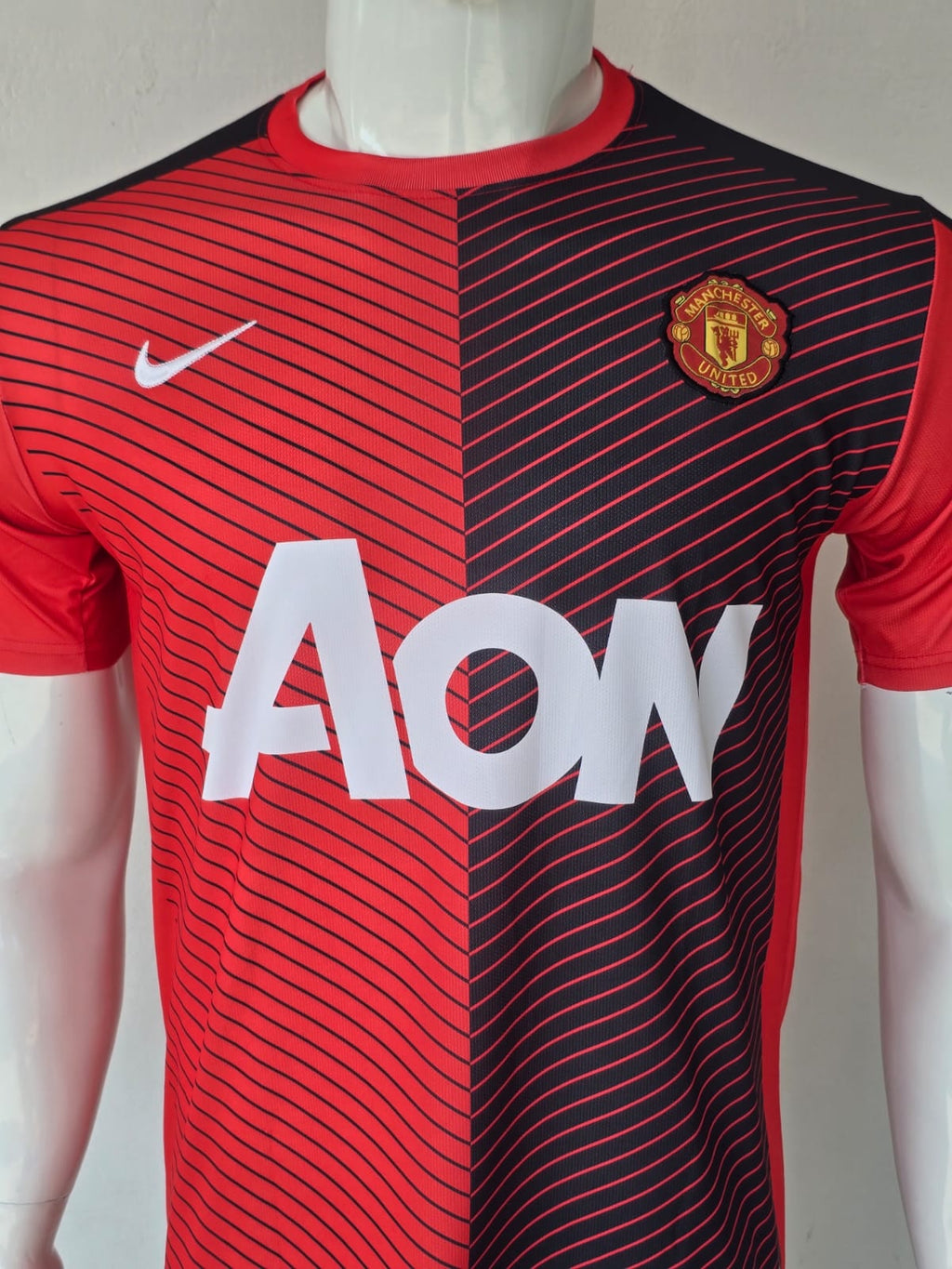 MANCHESTER UNITED 2014 - 2015 TRAINING KIT EMBROIDERY