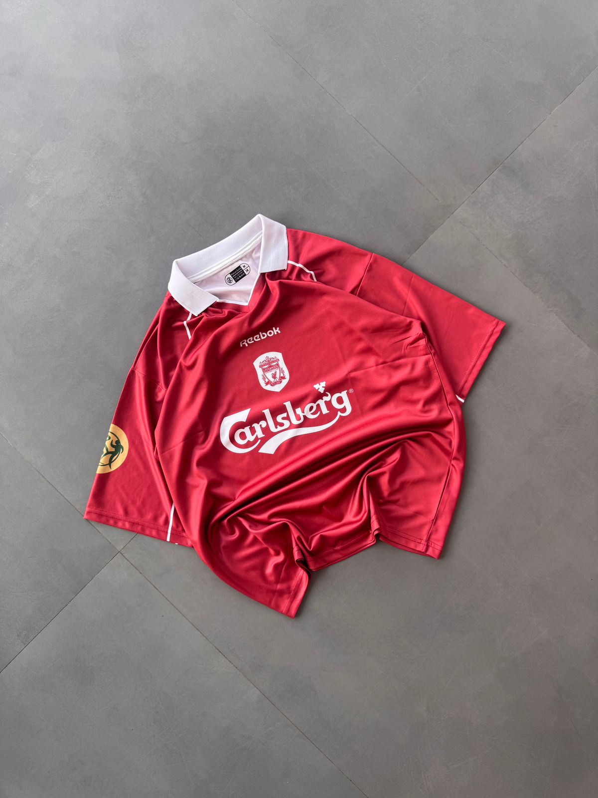 LIVERPOOL 2000 - 2002 COLLAR FIVE SLEEVE HOME JERSEY GERRARD
