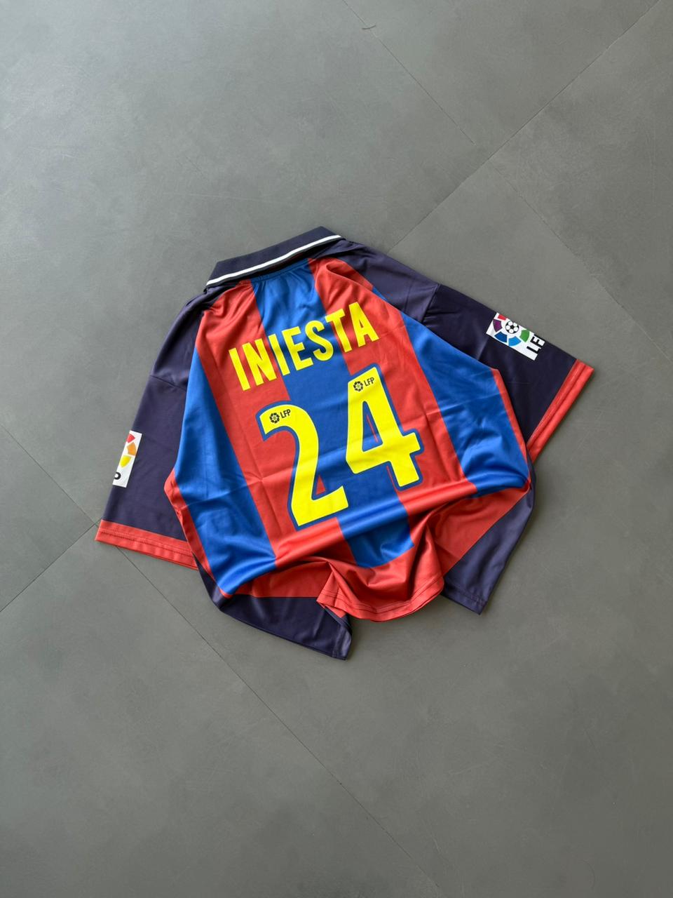 FC BARCELONA 2001 - 2002 COLLAR FIVE SLEEVE HOME JERSEY INIESTA