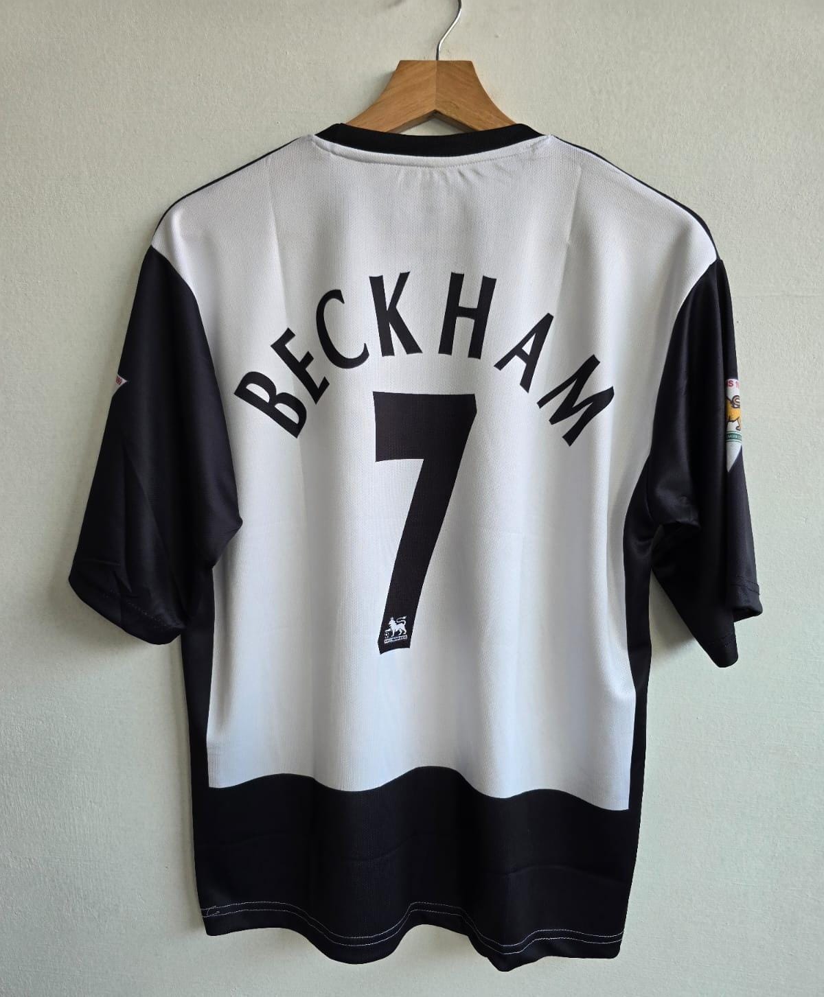 MANCHESTER UNITED 2001 - 2002 AWAY JERSEY FIVE SLEEVE BECKHAM