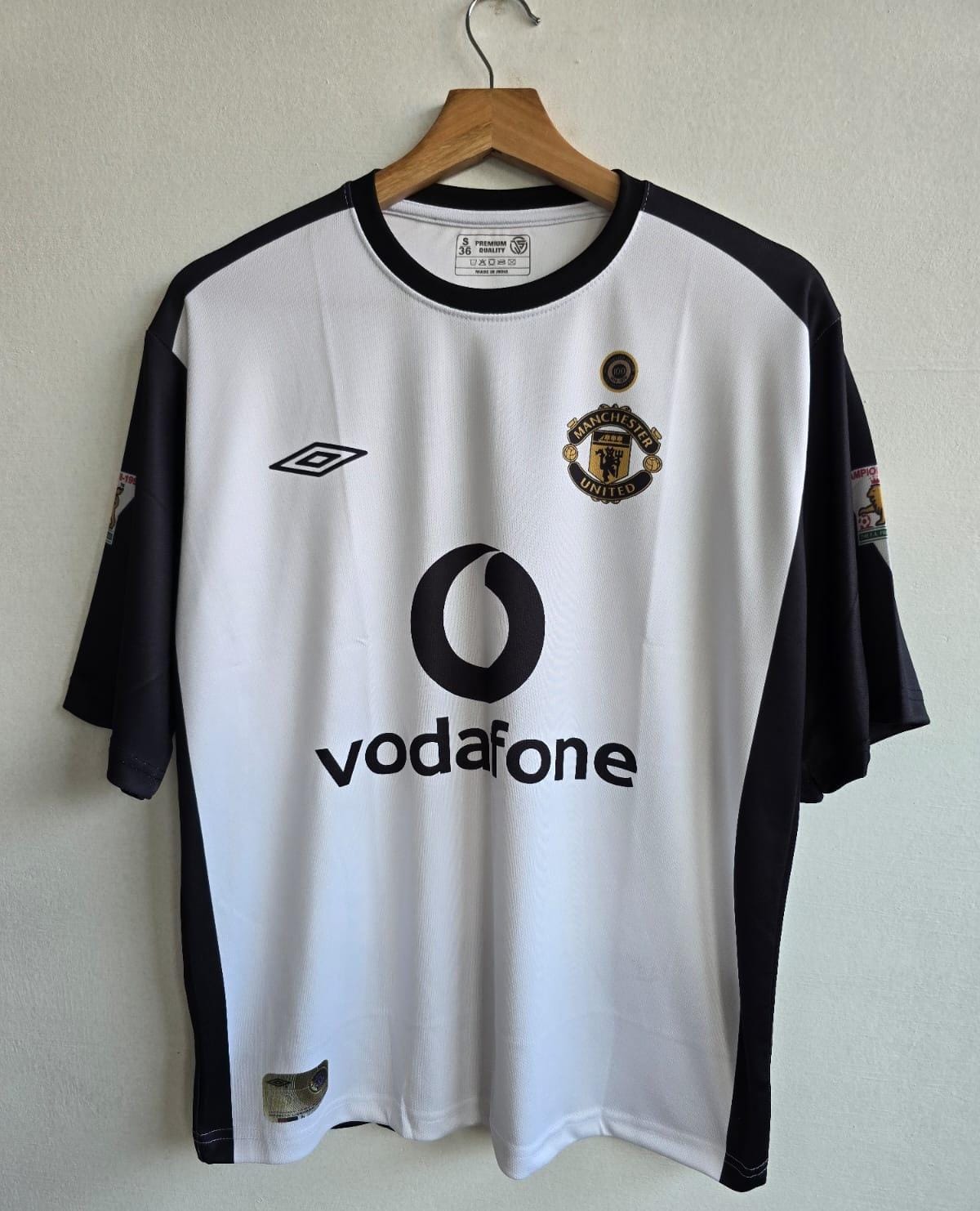 MANCHESTER UNITED 2001 - 2002 AWAY JERSEY FIVE SLEEVE BECKHAM