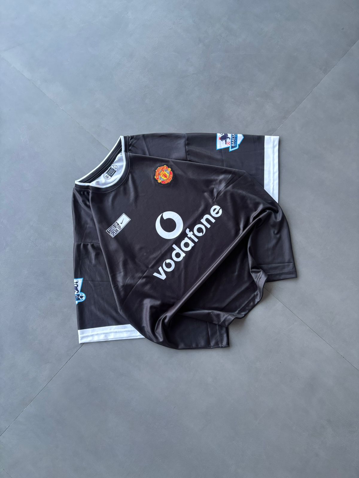 MANCHESTER UNITED 2003 - 2004 AWAY JERSEY FIVE SLEEVE EMBROIDERY PREMIUM RONALDO