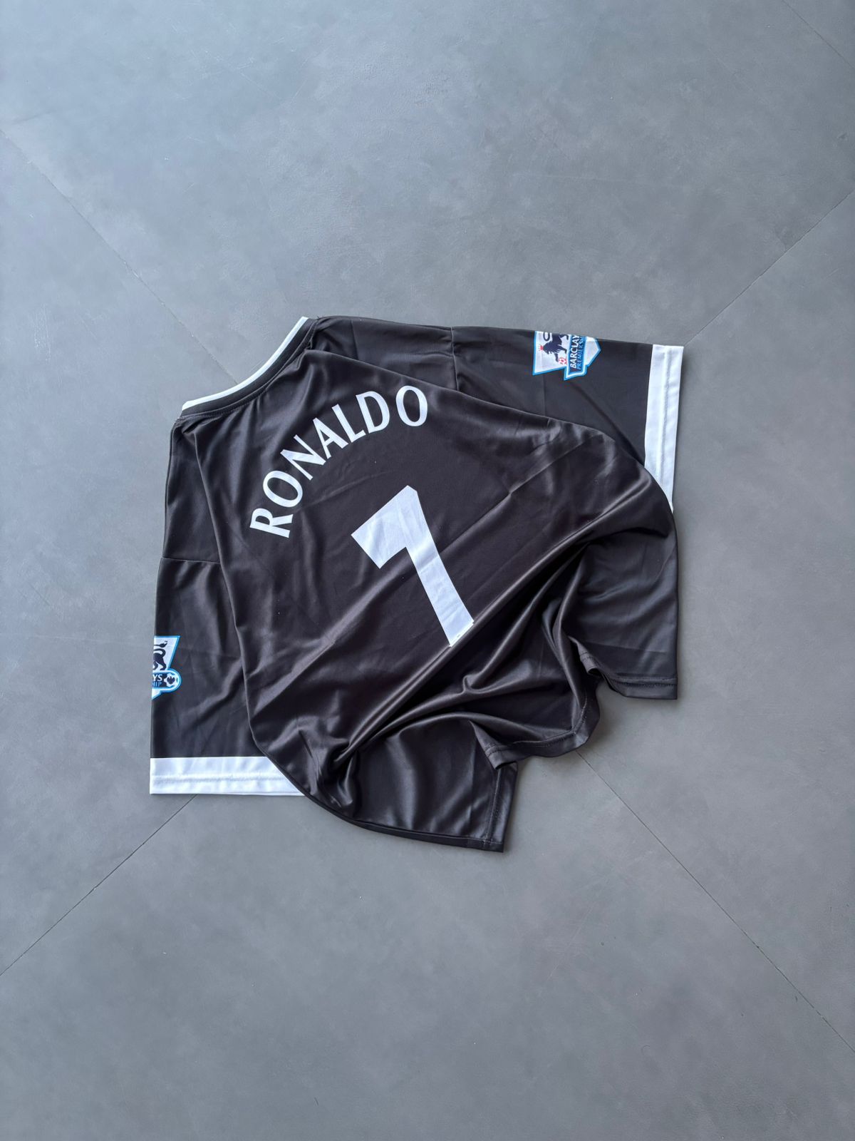 MANCHESTER UNITED 2003 - 2004 AWAY JERSEY FIVE SLEEVE EMBROIDERY PREMIUM RONALDO