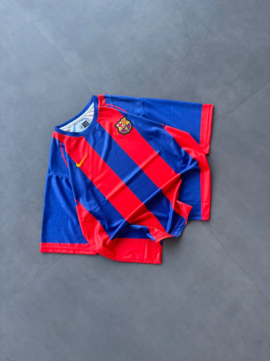 FC BARCELONA 2004 - 2005 HOME JERSEY FIVE SLEEVE EMBROIDERY PREMIUM MESSI