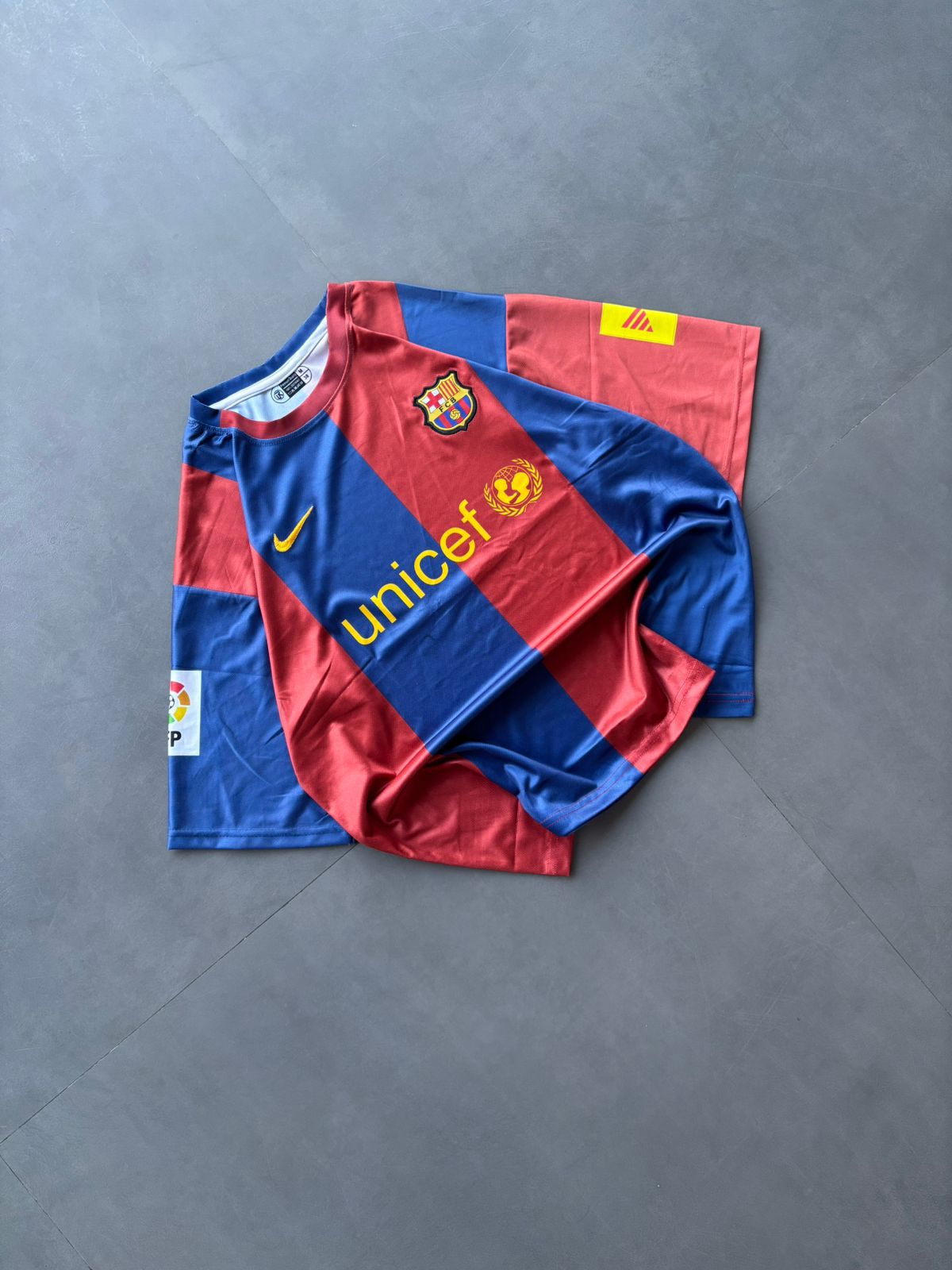 FC BARCELONA 2006 HOME JERSEY FIVE SLEEVE EMBROIDERY PREMIUM MESSI