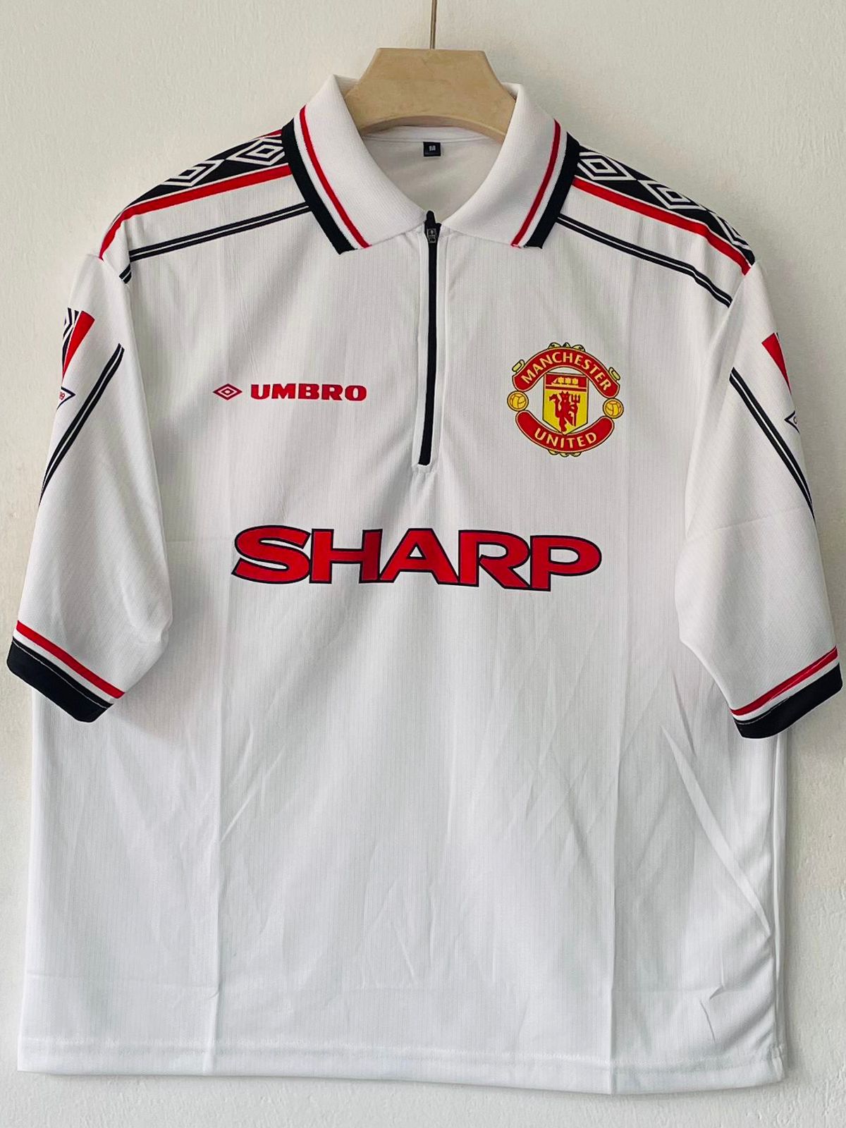 MANCHESTER UNITED 1997 - 1999 FIVE SLEEVE ZIP AWAY JERSEY BECKHAM
